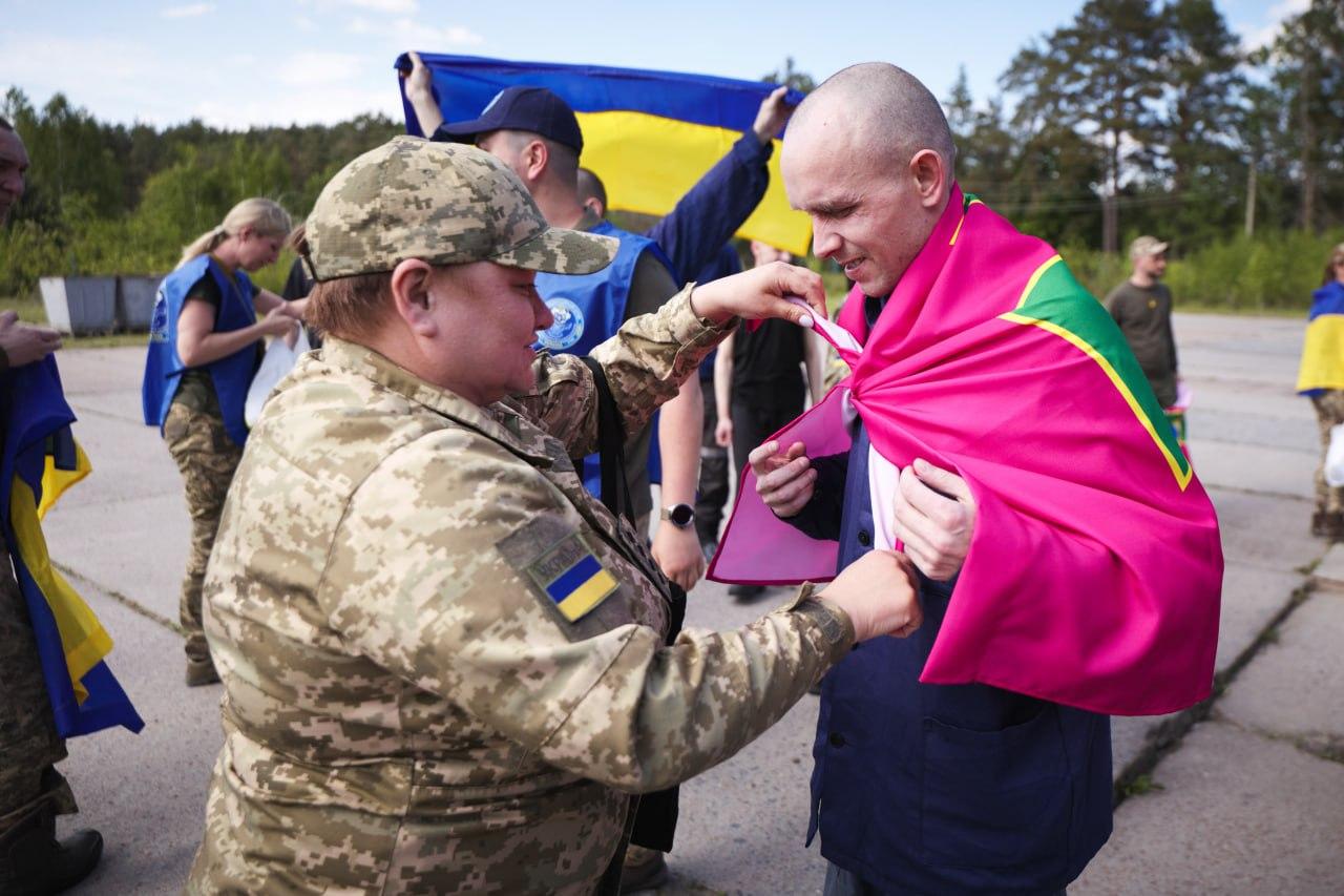 Україна та РФ провели перший етап обміну полоненими «1000 на 1000» Україна та РФ провели перший етап обміну полоненими «1000 на 1000»