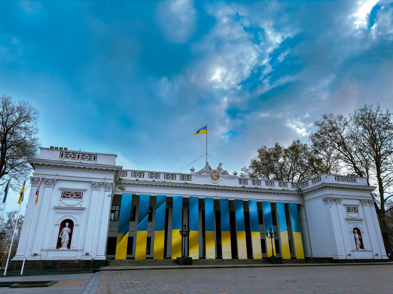В Одессе на Биржевой площади будут снимать фильм о Довженко: с мэрии временно уберут флаги