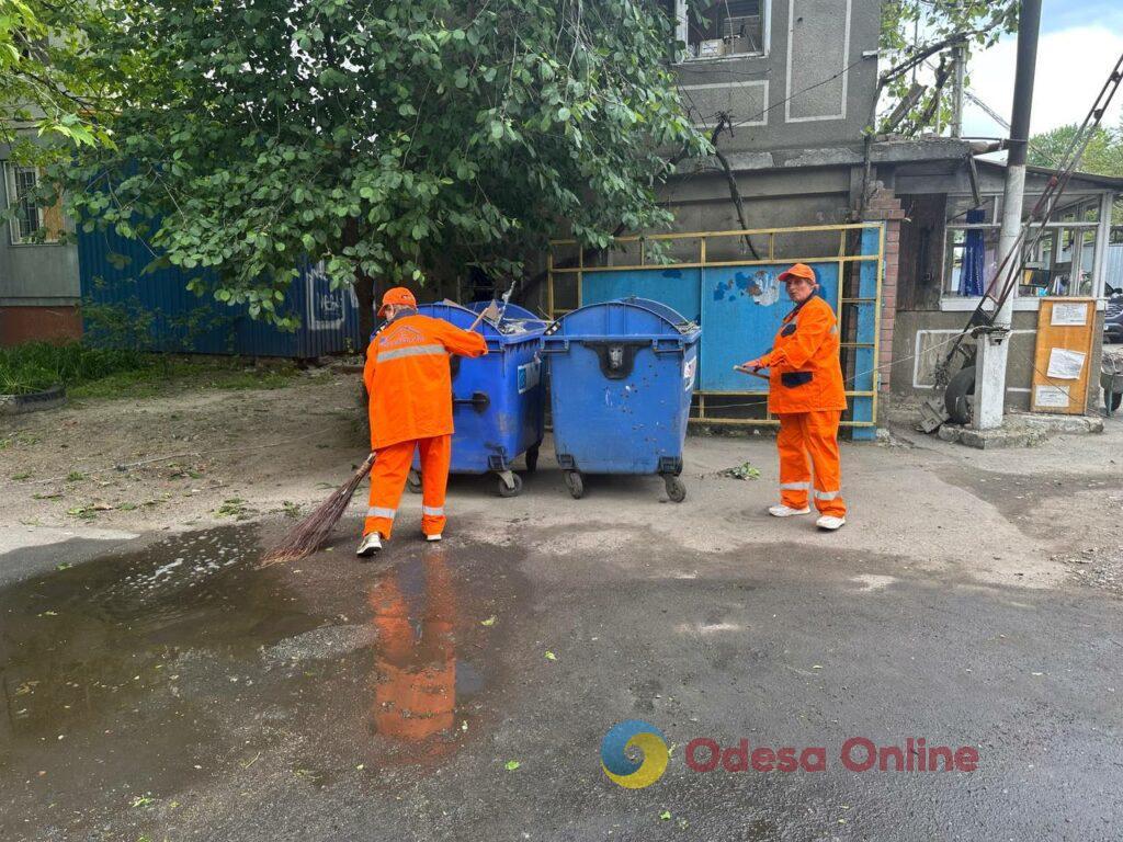 Наслідки ворожої атаки по Одесі: що залишилося від автомобільної стоянки (фоторепортаж) Наслідки ворожої атаки по Одесі: що залишилося від автомобільної стоянки (фоторепортаж)