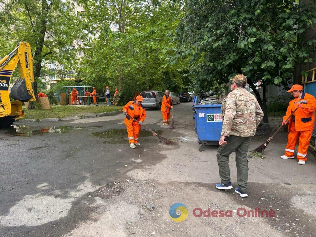 Наслідки ворожої атаки по Одесі: що залишилося від автомобільної стоянки (фоторепортаж) Наслідки ворожої атаки по Одесі: що залишилося від автомобільної стоянки (фоторепортаж)