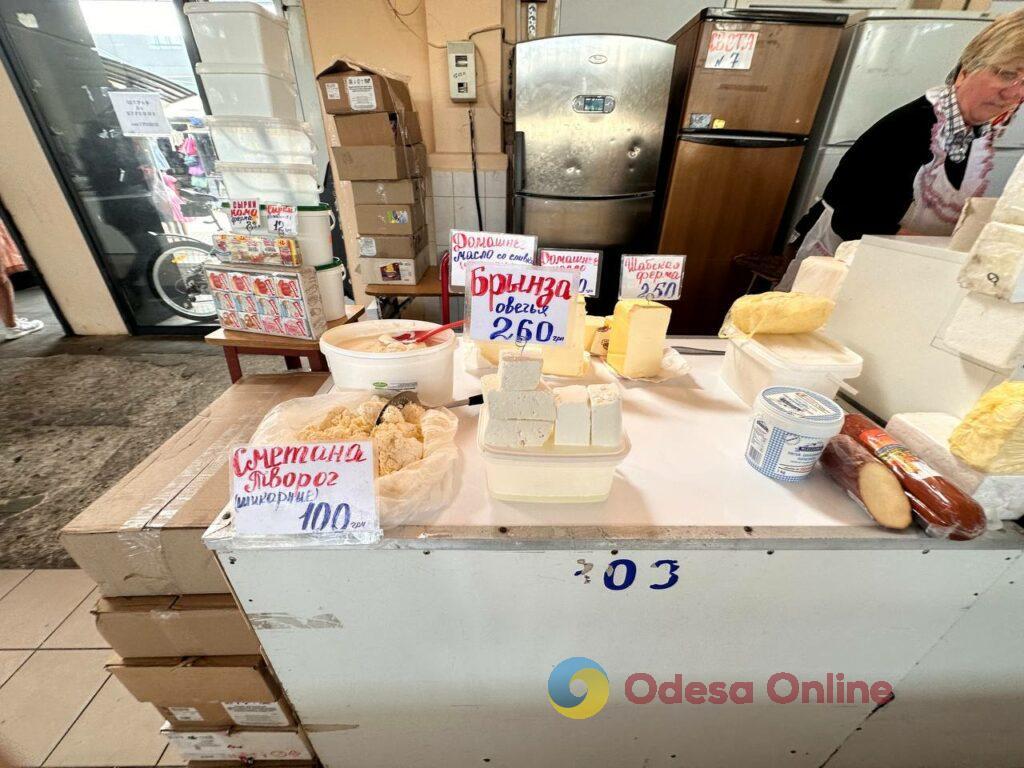 Курица, клубника и щавель: субботние цены на одесском Привозе
