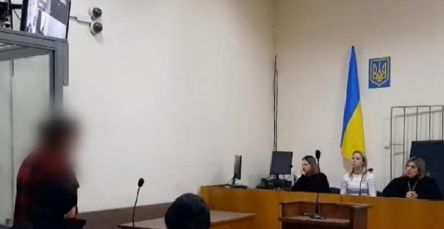 Зарубала односельця сокирою: мешканка Одеської області сіла на сім з половиною років