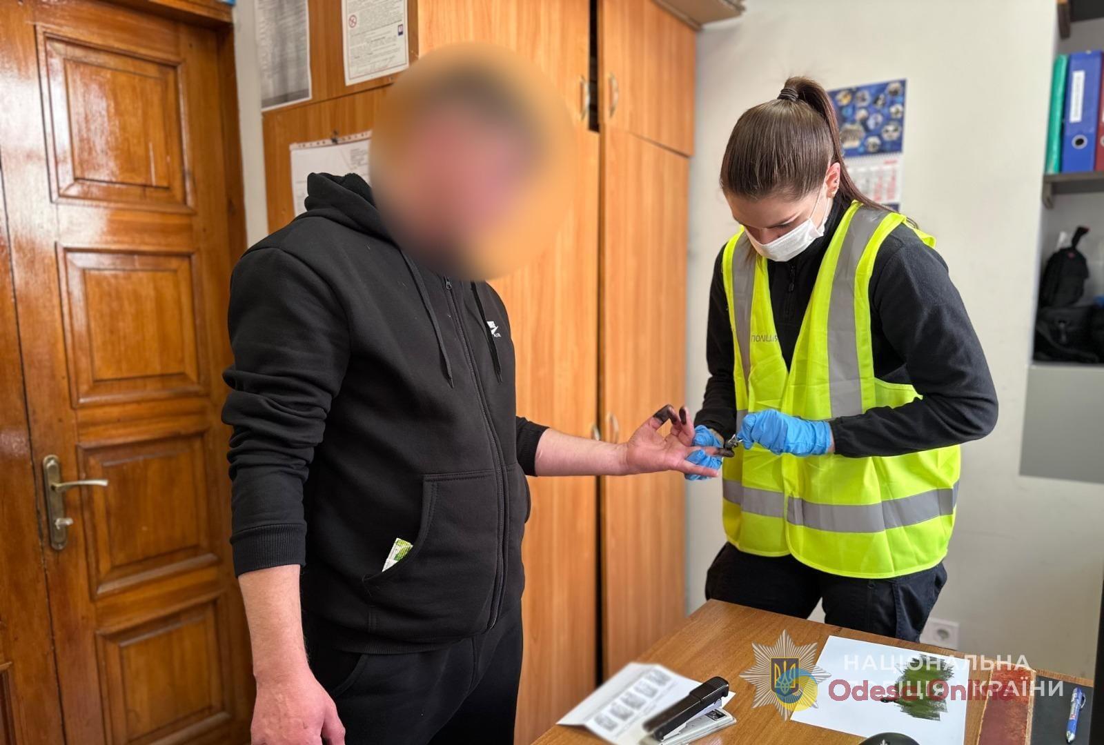 Підрізав і пограбував військового в Одесі: нападнику загрожує до 15 років за гратами Підрізав і пограбував військового в Одесі: нападнику загрожує до 15 років за гратами