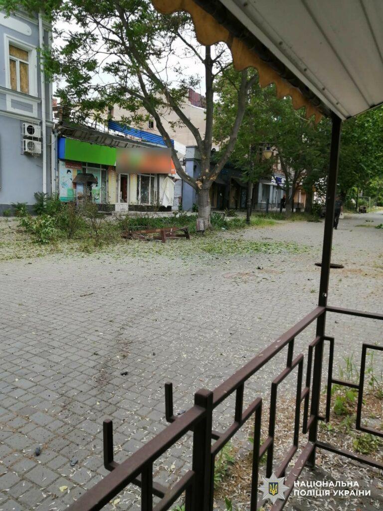 Внаслідок обстрілів Херсонської області двоє людей загинули та 11 поранені