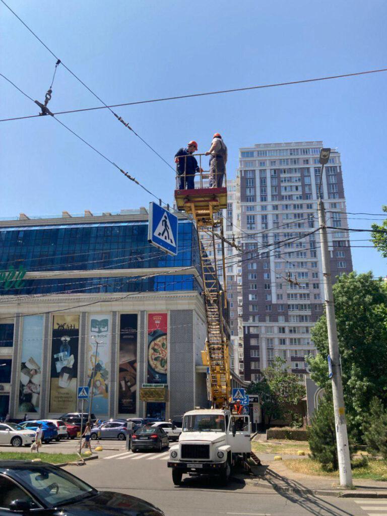 В Одессе на Генуэзской устанавливают новые светофоры