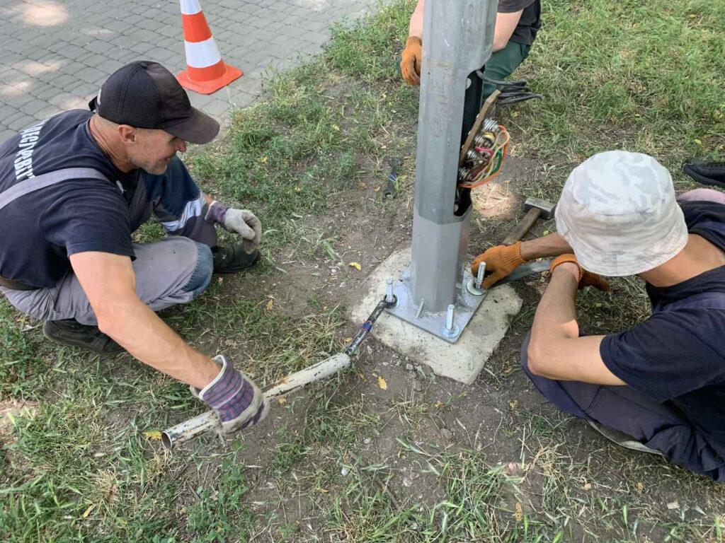 В історичному центрі Одеси замінили дві аварійні опори вуличного освітлення