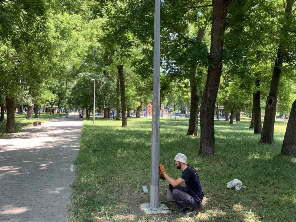 В історичному центрі Одеси замінили дві аварійні опори вуличного освітлення