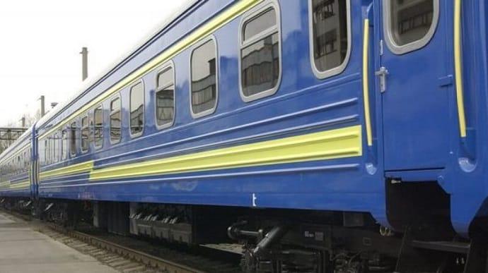 В результате удара РФ по Днепропетровской области поврежден поезд, курсировавший из Одессы в Запорожье