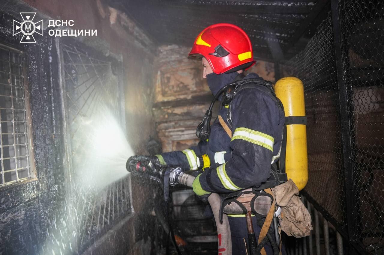 Під час пожежі у центрі Одеси врятували чоловіка