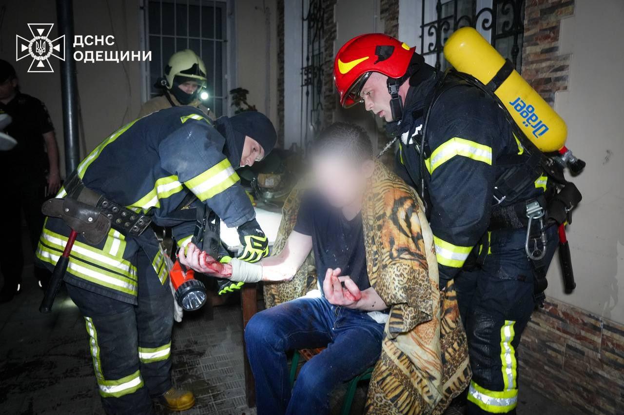 Під час пожежі у центрі Одеси врятували чоловіка