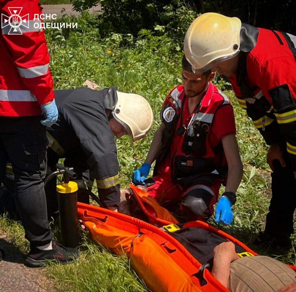 На Одещині автомобіль з’їхав у кювет: водій отримав травми (фото)