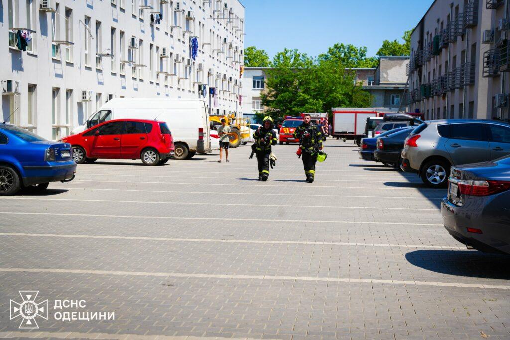 В Одесі гасили пожежу в багатоквартирному будинку: врятовані люди та тварини