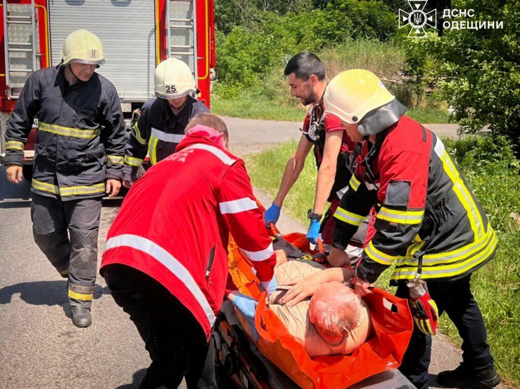 На Одещині автомобіль з’їхав у кювет: водій отримав травми (фото)