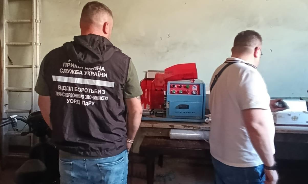 Сигареты и алкоголь под видом мороженого: в Одесской области разоблачили контрабандистов Сигареты и алкоголь под видом мороженого: в Одесской области разоблачили контрабандистов