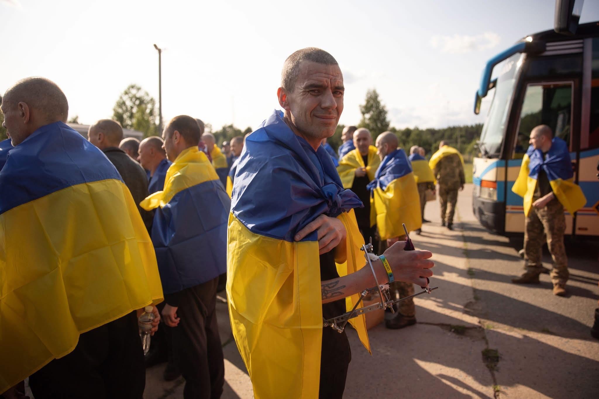 Більше двох років у неволі: з російського полону повернувся вчитель з Одещини