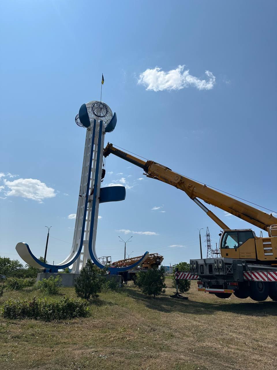 Завершується реконструкція нового в’їзного знаку міста Південне (фото) Завершується реконструкція нового в’їзного знаку міста Південне (фото)
