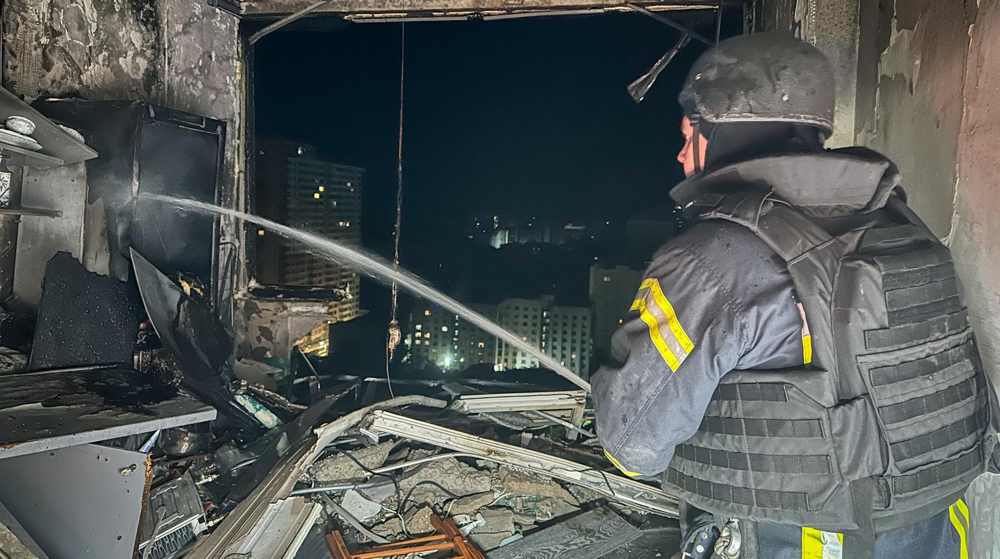 Пожежа та евакуація: одеські патрульні показали перші секунди після «прильоту» на записах з боді-камер Пожежа та евакуація: одеські патрульні показали перші секунди після «прильоту» на записах з боді-камер