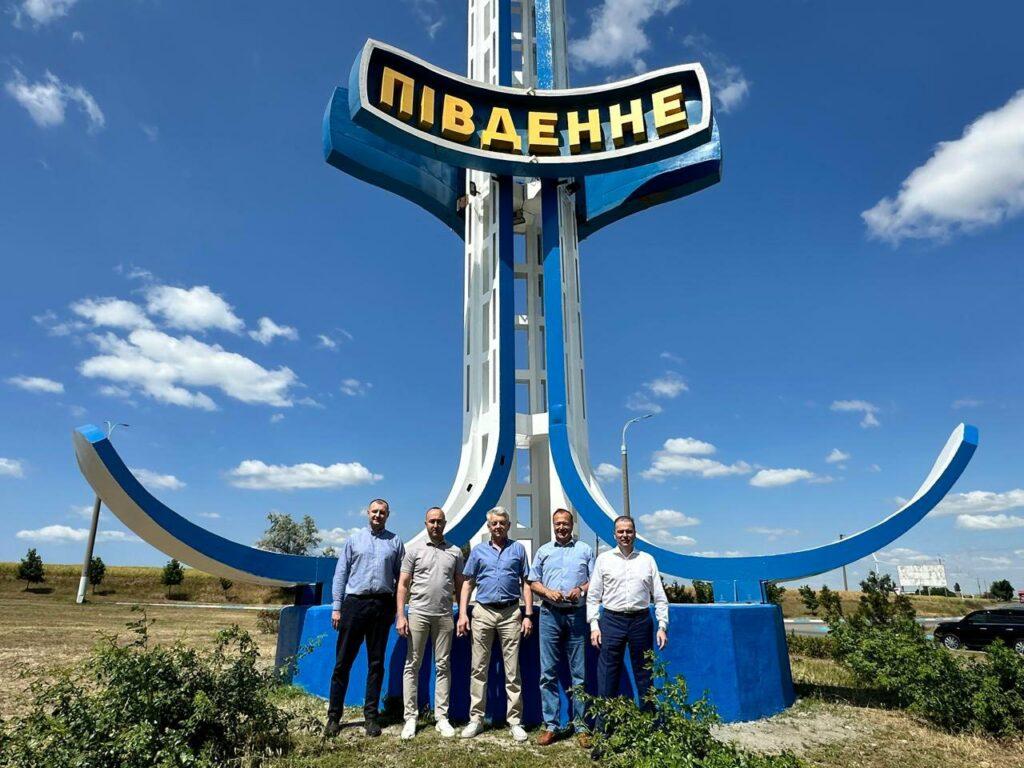 В Пивденном сменили название на главном символе города (фото)