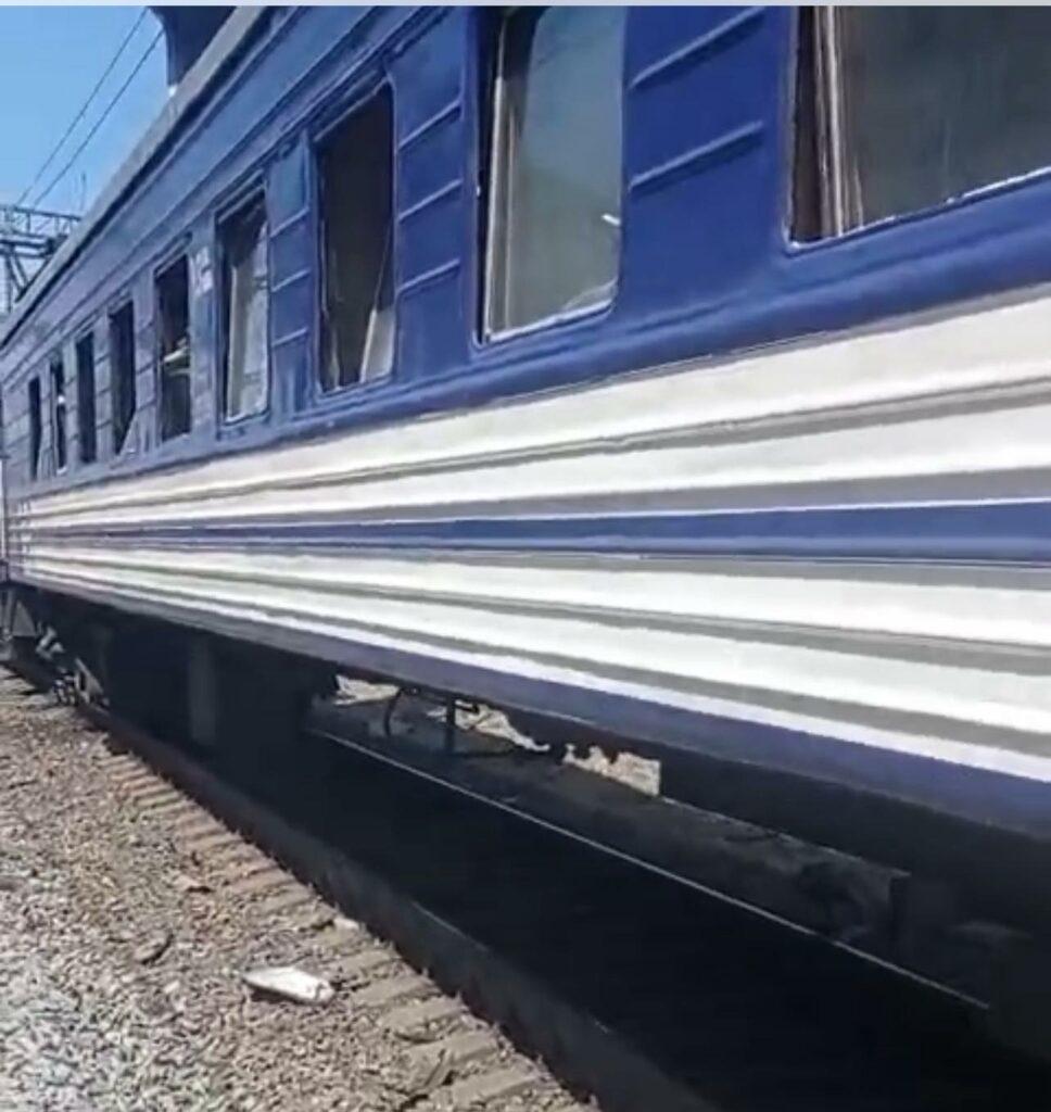 В результате удара РФ по Днепропетровской области поврежден поезд, курсировавший из Одессы в Запорожье