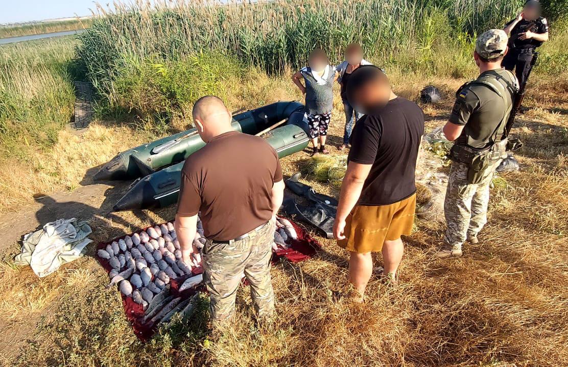 Пограничники задержали браконьера в заповедной зоне в Одесской области (фото) Пограничники задержали браконьера в заповедной зоне в Одесской области (фото)