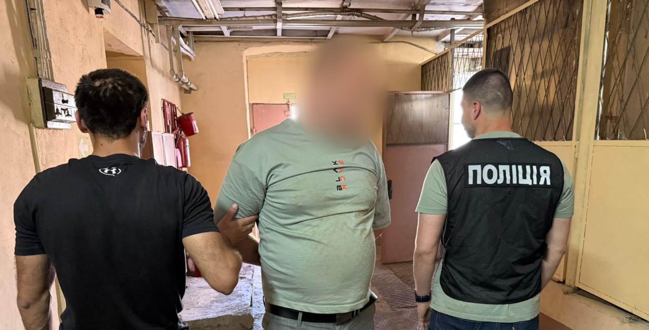 Вступ за тисячу доларів: викладач одного з одеських коледжів попався на хабарі
