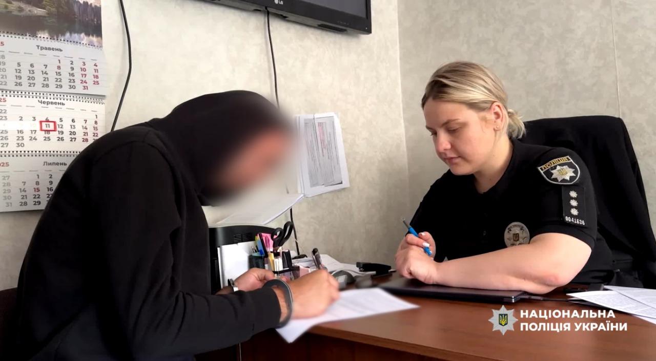 Правоохранители задержали двух парней за поджог авто одесситки