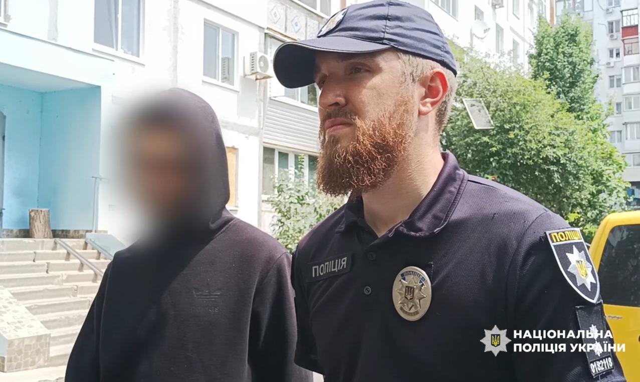 Правоохранители задержали двух парней за поджог авто одесситки
