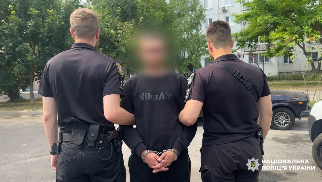 Правоохранители задержали двух парней за поджог авто одесситки