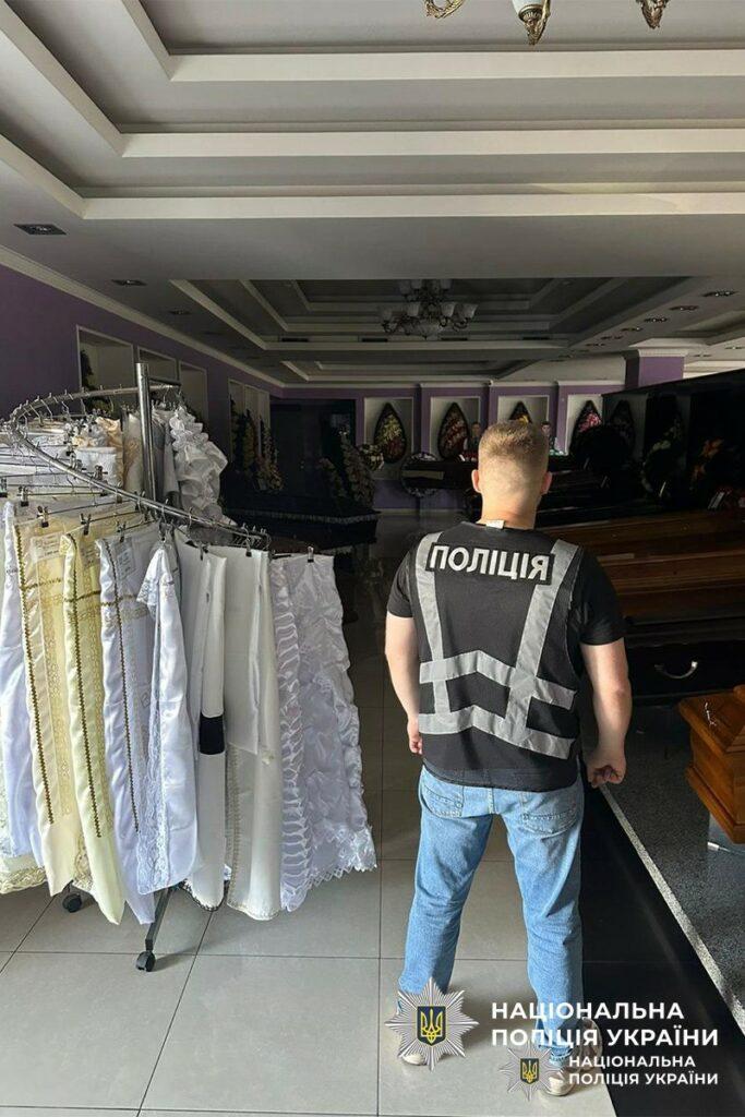 Посадовці Одеської міськради розкрали майже 50% бюджетних коштів, виділених на поховання українських воїнів