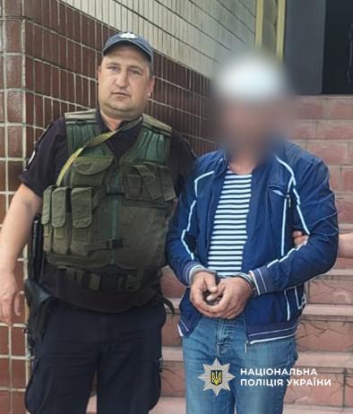 В Одесской области пьяный мужчина угрожал молодежи гранатой и порезал колеса авто В Одесской области пьяный мужчина угрожал молодежи гранатой и порезал колеса авто