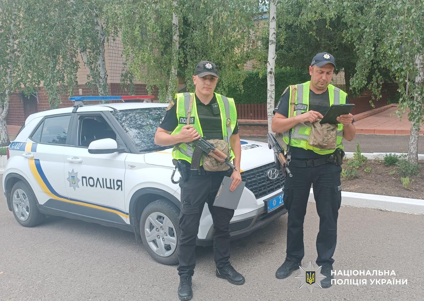 На Одещині п’яний чоловік погрожував молоді гранатою та порізав колеса авто