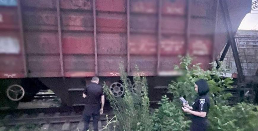 Одесские медики пытаются спасти девочку, которую ударило током на вагоне поезда