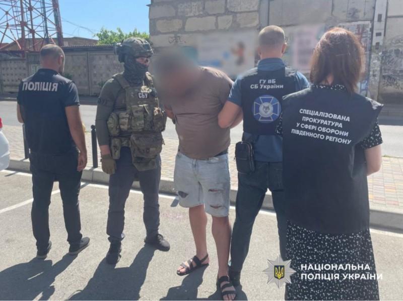 Одесит вимагав 25 000 доларів за сприяння у працевлаштуванні до СБУ Одесит вимагав 25 000 доларів за сприяння у працевлаштуванні до СБУ