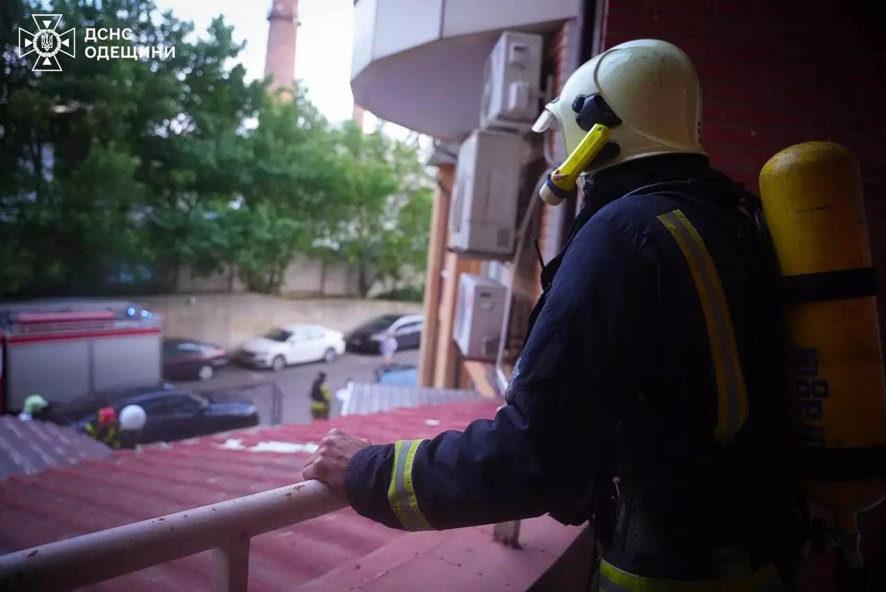В одеській багатоповерхівці через коротке замикання сталася пожежа