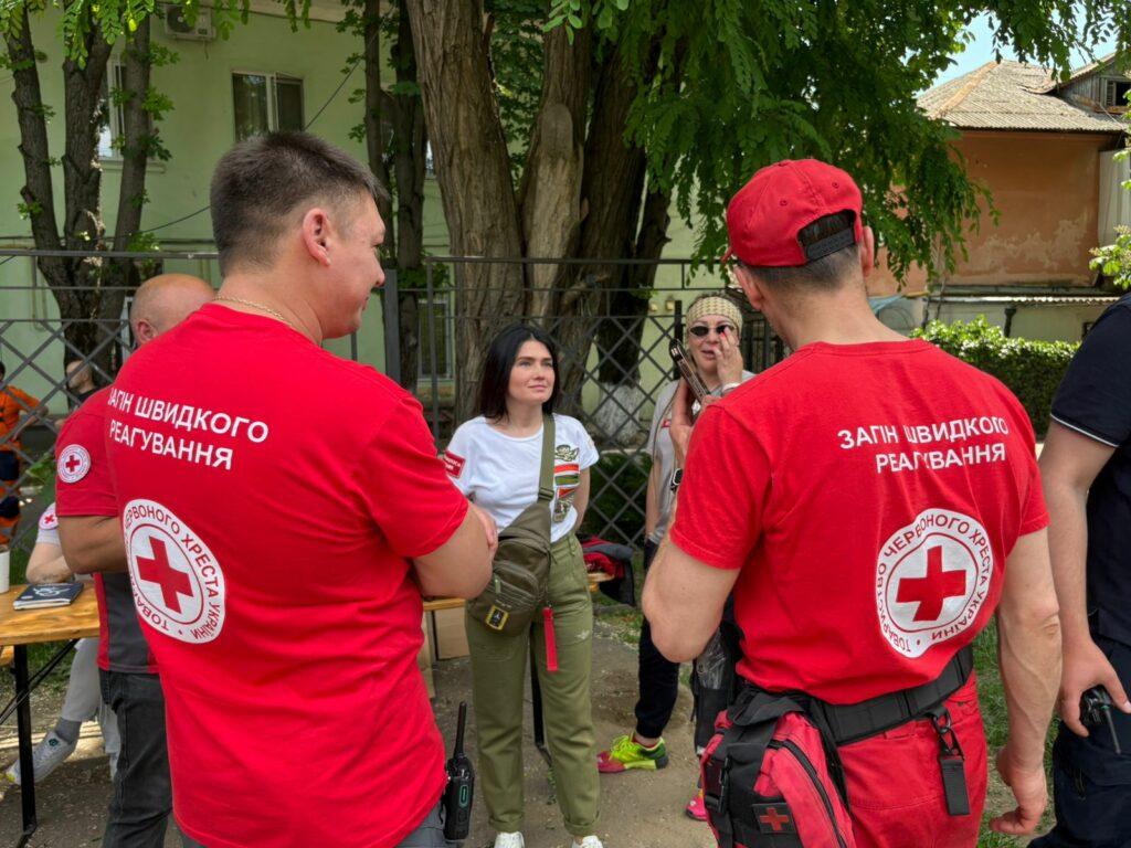 Внаслідок ворожої атаки в Одесі вибито близько 200 вікон (фото) Внаслідок ворожої атаки в Одесі вибито близько 200 вікон (фото)