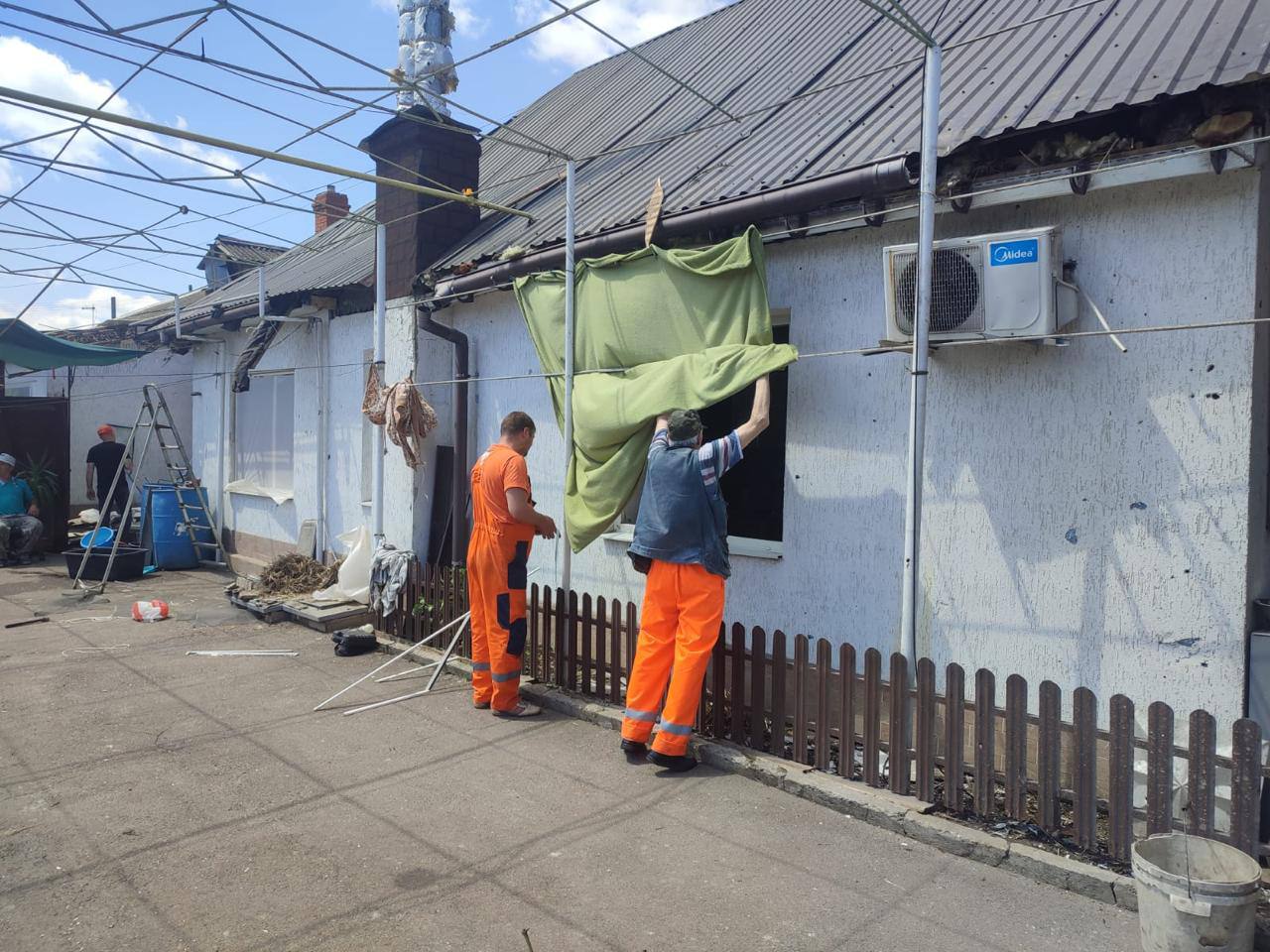Ночная российская атака на Одессу: в Хаджибейском районе повреждены семь частных домов