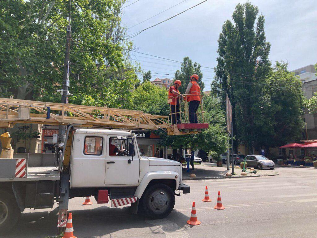 В Одесі модернізують світлофор на жвавому перехресті: можливі тимчасові перебої