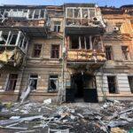 Поврежденные жилые дома, станция «экстренки» и роддом: фоторепортаж и свидетельства очевидцев с места ночной атаки РФ по Одессе