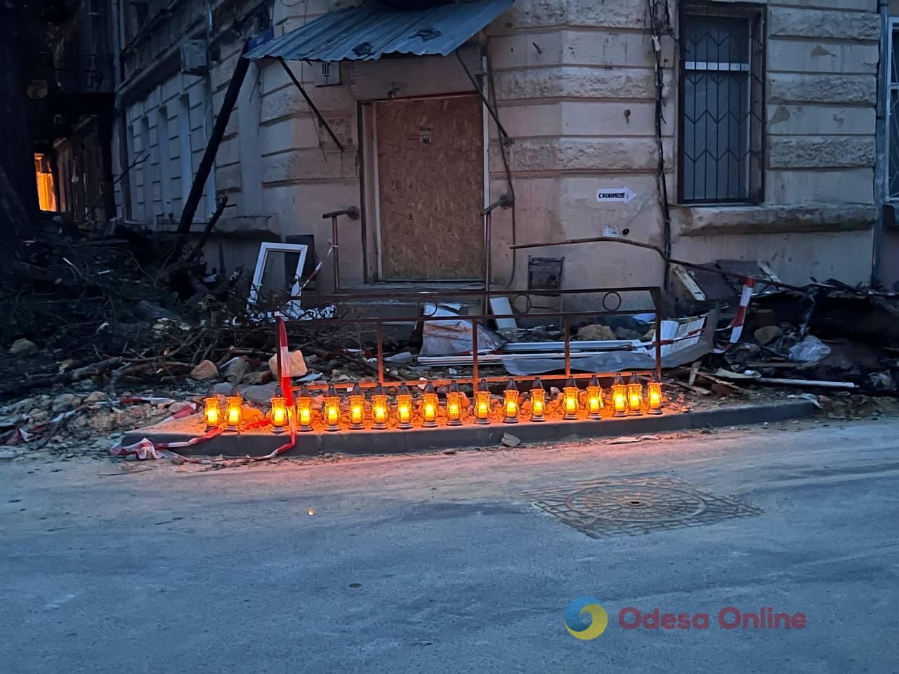 В Одесі вшанували пам’ять загиблих від російської атаки: участь взяли українські та іноземні дипломати В Одесі вшанували пам’ять загиблих від російської атаки: участь взяли українські та іноземні дипломати