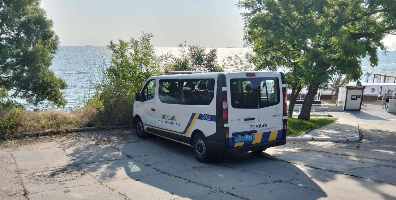 На одеському пляжі «Калетон» потонула жінка На одеському пляжі «Калетон» потонула жінка