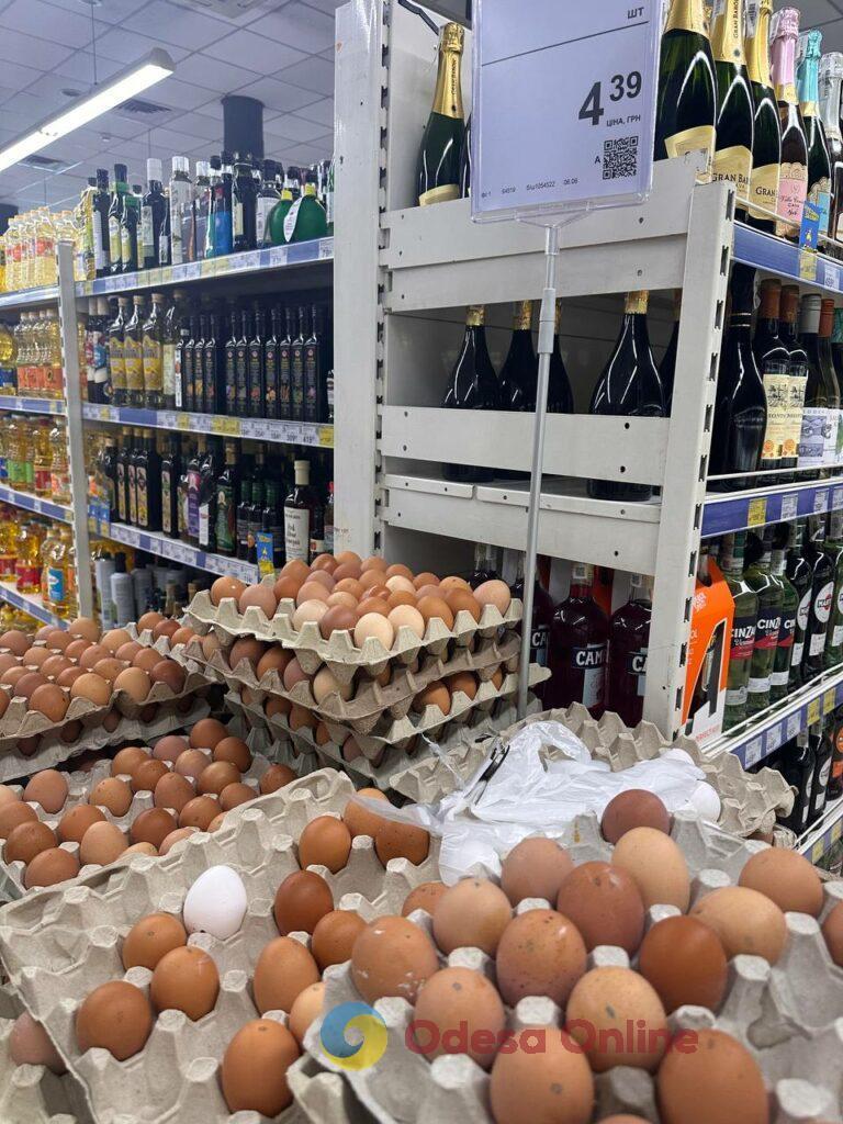 Яйца, подсолнечное масло и сахар: обзор цен в одесских супермаркетах