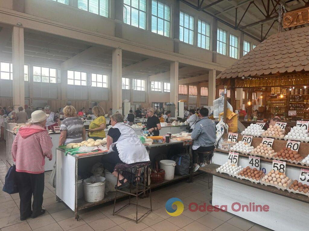 Абрикоси, бринза та помідори: суботні ціни на одеському Привозі