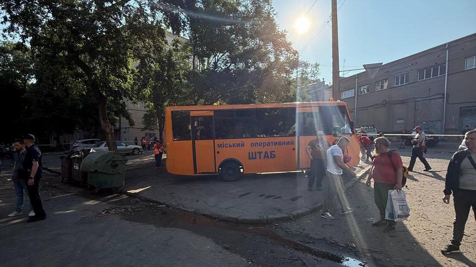 У Приморському районі після ранкових «прильотів» відкрили оперативний штаб У Приморському районі після ранкових «прильотів» відкрили оперативний штаб