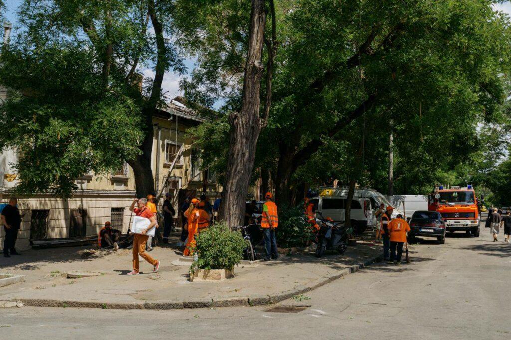 Наслідки ворожої атаки по Одесі: постраждало понад 130 квартир