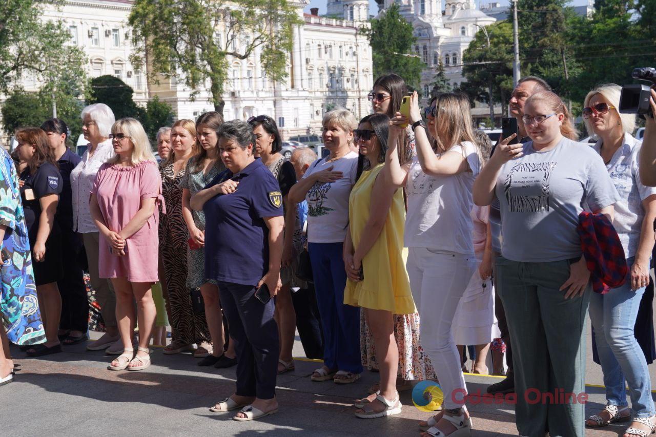 В Одессе на железнодорожном вокзале подняли Флаг Надежды (фото)