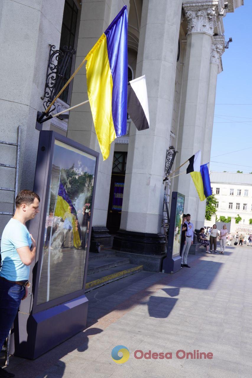 В Одесі на залізничному вокзалі підняли Прапор Надії (фото)