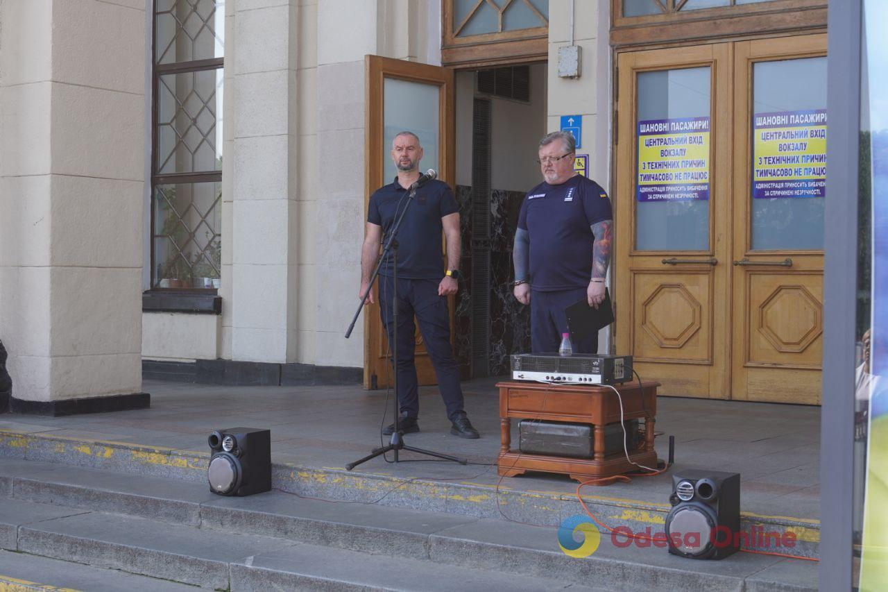 В Одессе на железнодорожном вокзале подняли Флаг Надежды (фото)
