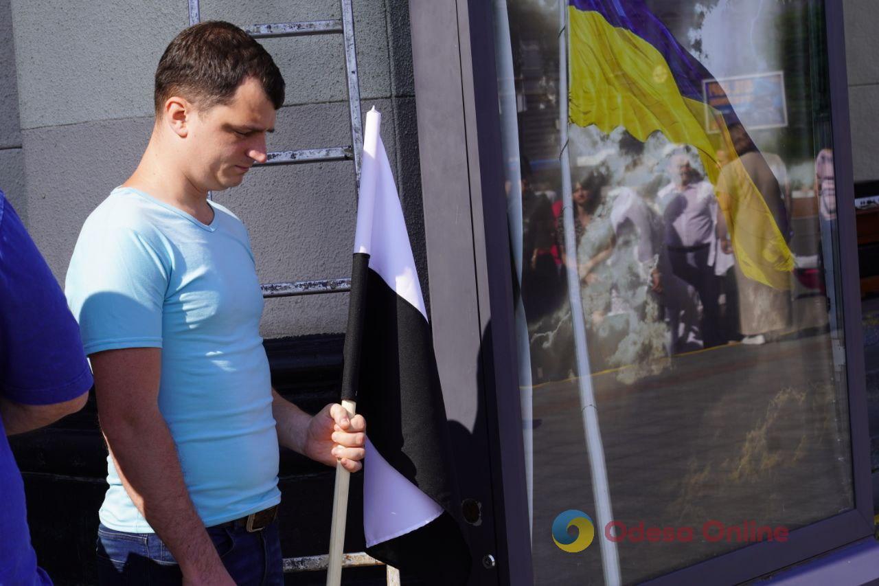 В Одессе на железнодорожном вокзале подняли Флаг Надежды (фото)