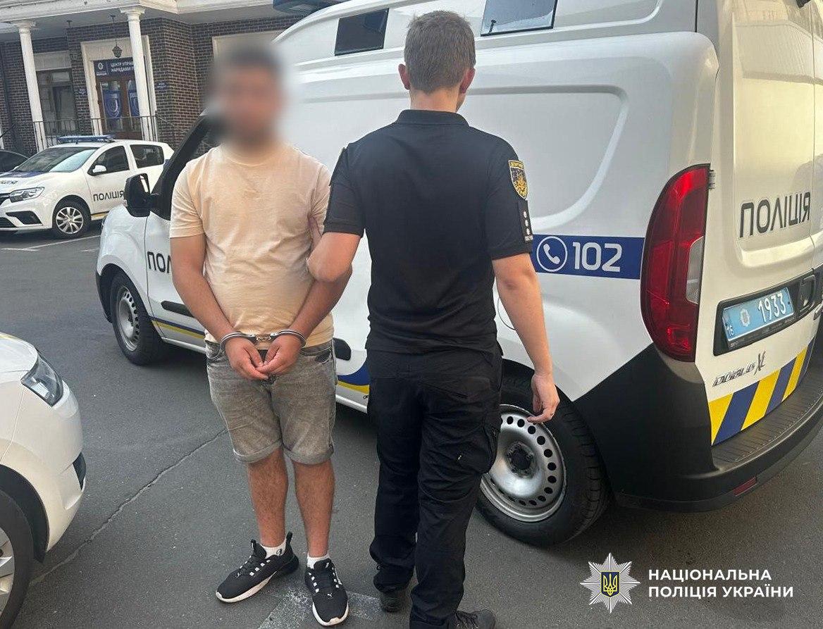 Мешканця Одещини підозрюють у привласненні грошей військових за схемою «Дзвінок з банку» Мешканця Одещини підозрюють у привласненні грошей військових за схемою «Дзвінок з банку»