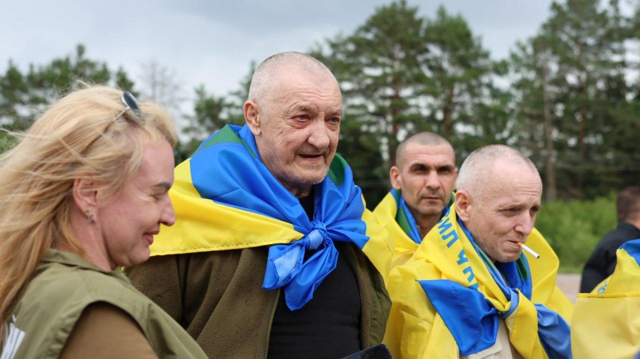 З полону звільнили ще одну групу важкохворих захисників